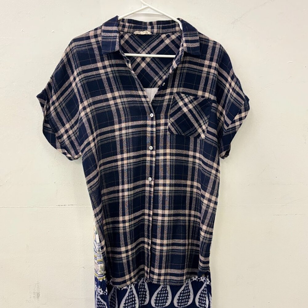 Short Sleeve Button Up Tunic Style Top With Flora… - image 2